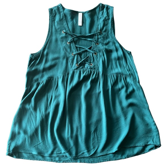 Lace Up Sleeveless Blouse - Picture 2 of 4